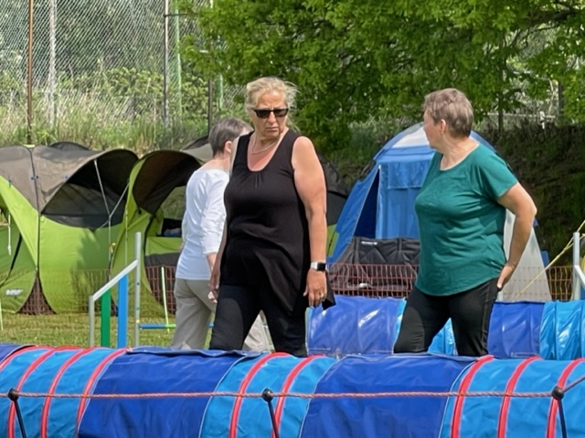 Kerstin und Kornelia fragen sich was